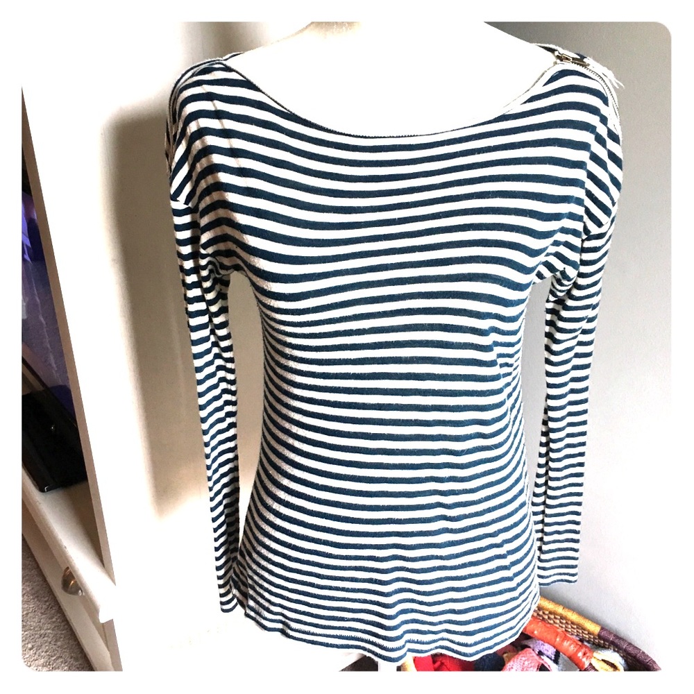 Long sleeve wide neck shirt